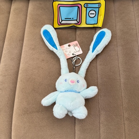 NWB Pull-out Rabbit Bag Charm - Picture 3 of 9